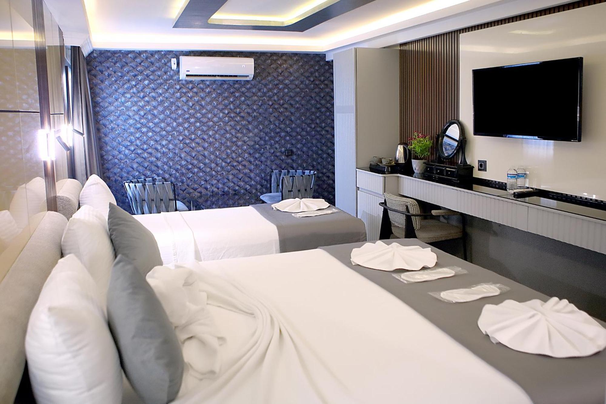 Amara Old & 3*